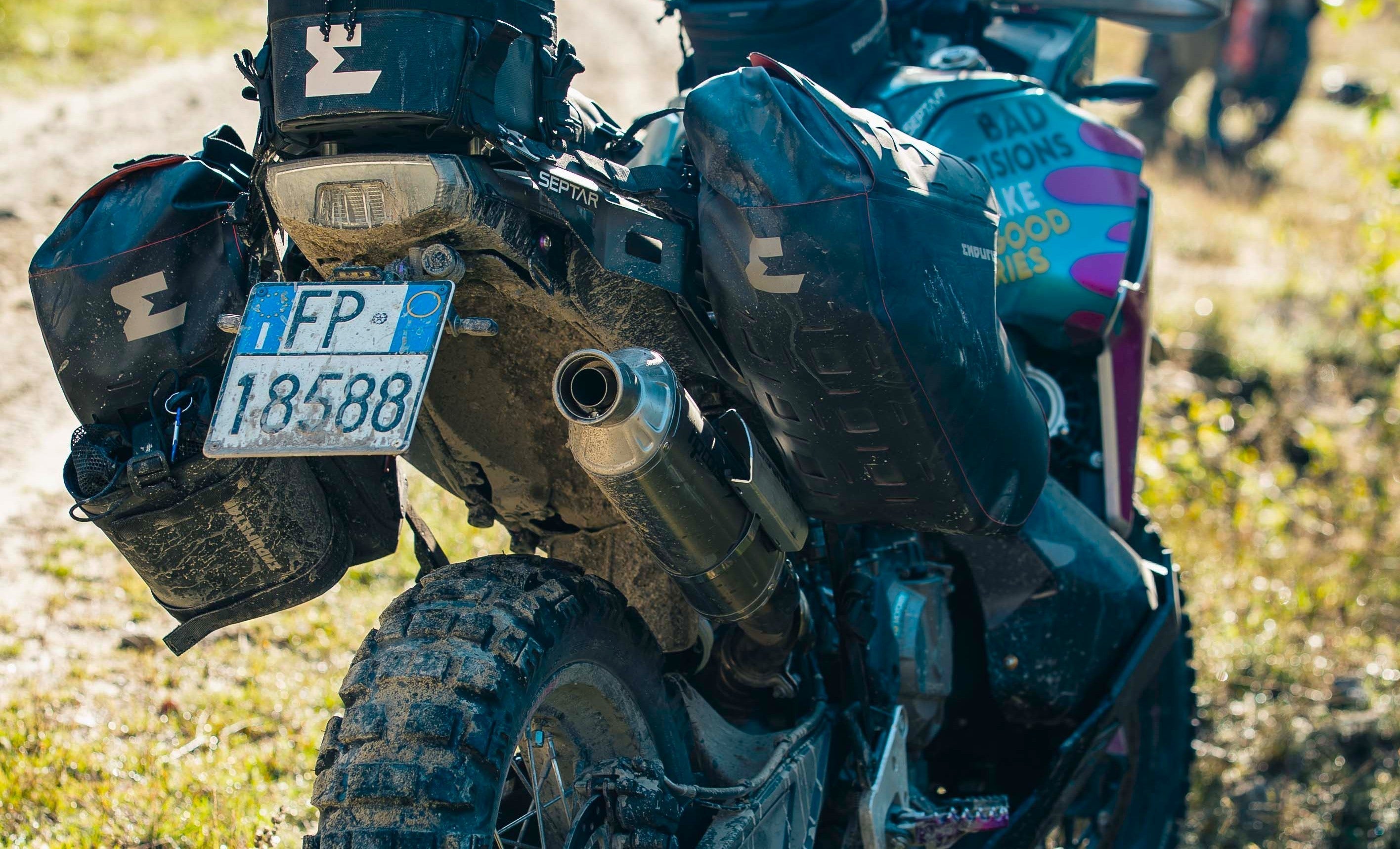 Rackless vs Rack-Mounted Soft Panniers: Which Setup Makes Sense for Real-World ADV Riding?